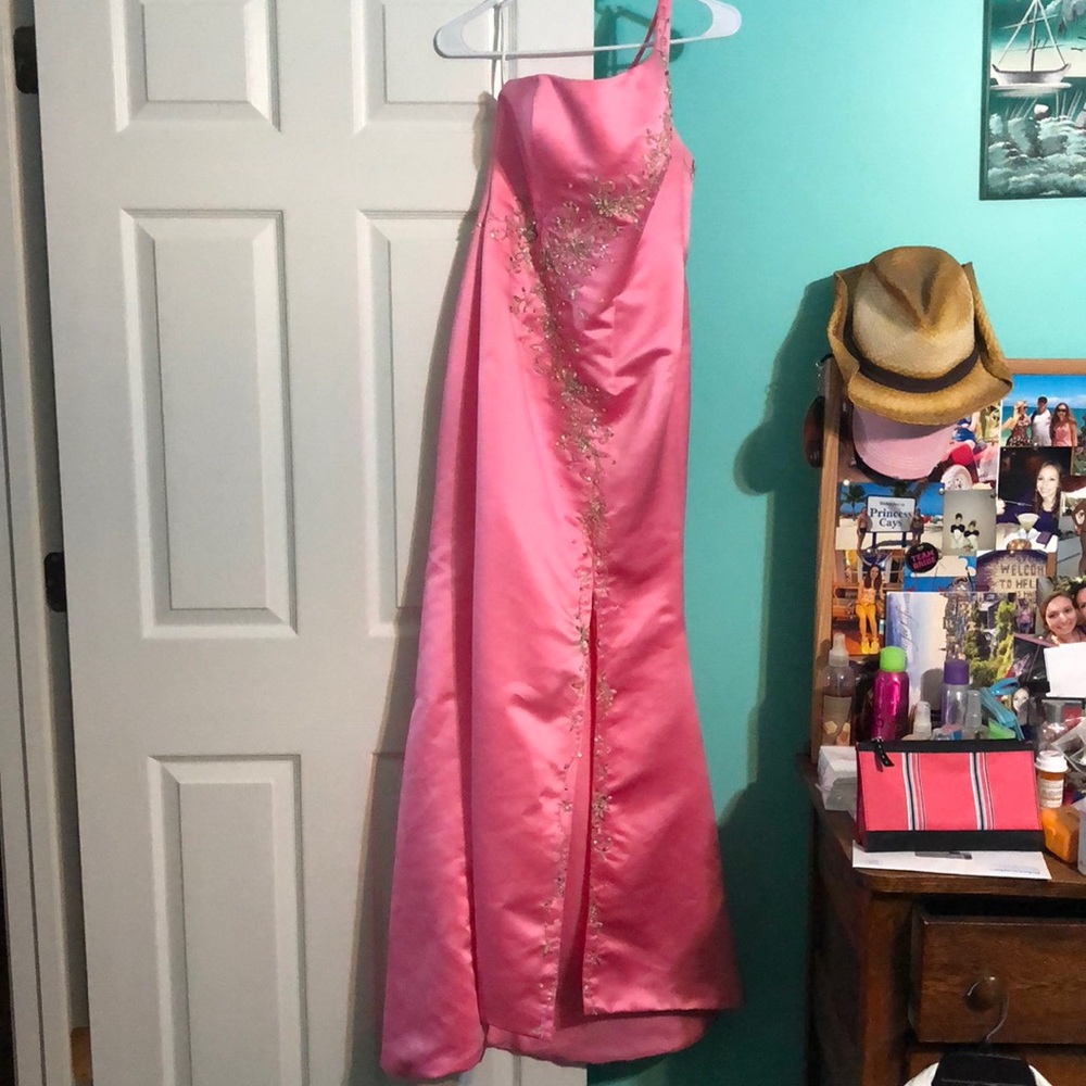 Gorgeous prom dress - Picture 2 of 8